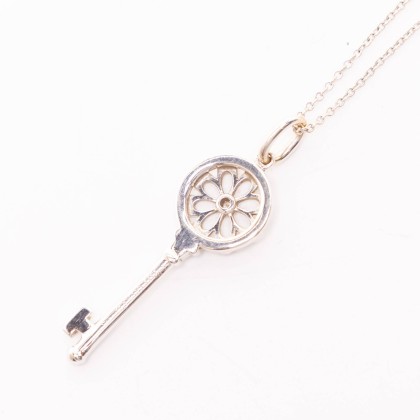 TIFFANY & CO COLLAR LLAVE