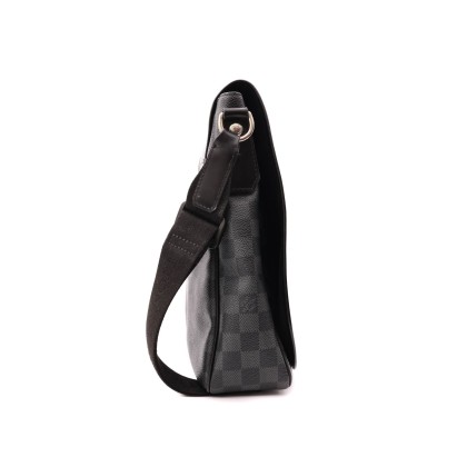 LOUIS VUITTON DISTRICT CANVAS DAMIER GRAPHITE