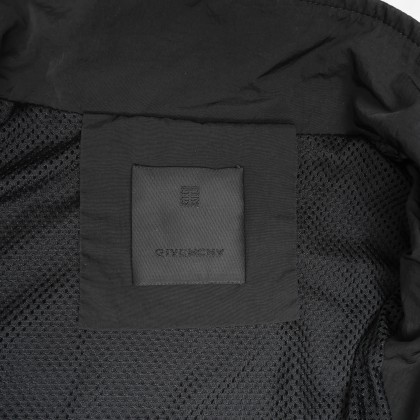 GIVENCHY 