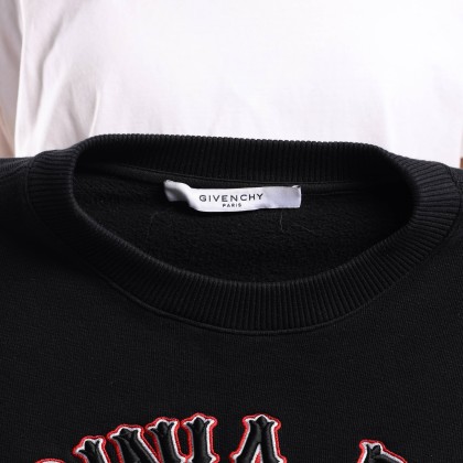 GIVENCHY 
