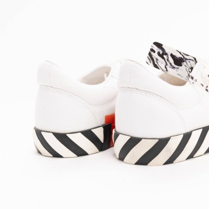 OFF WHITE 