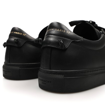 GIVENCHY 