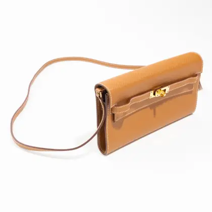 HERMES COLOR: GOLD
AÑO: 2021 
- CON STRAP
