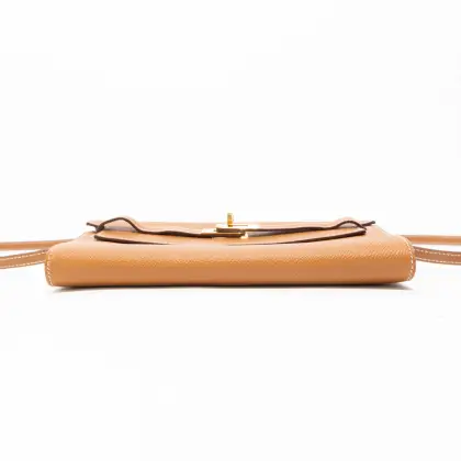 HERMES COLOR: GOLD
AÑO: 2021 
- CON STRAP
