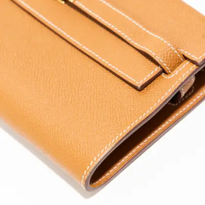HERMES COLOR: GOLD
AÑO: 2021 
- CON STRAP
