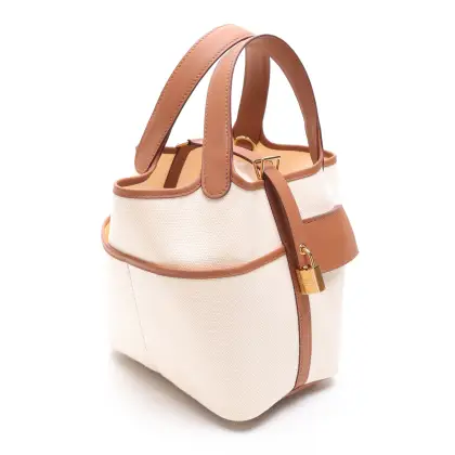 HERMES NUEVA/SIN USAR
**CONSERVA PLASTICOS
***INCLUYE CANDADO, LLAVES.