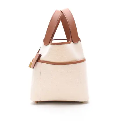 HERMES NUEVA/SIN USAR
**CONSERVA PLASTICOS
***INCLUYE CANDADO, LLAVES.
