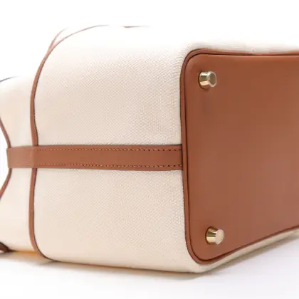 HERMES NUEVA/SIN USAR
**CONSERVA PLASTICOS
***INCLUYE CANDADO, LLAVES.