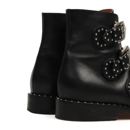 GIVENCHY 
