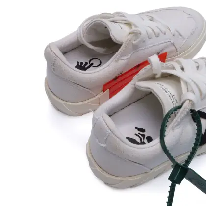 OFF WHITE 