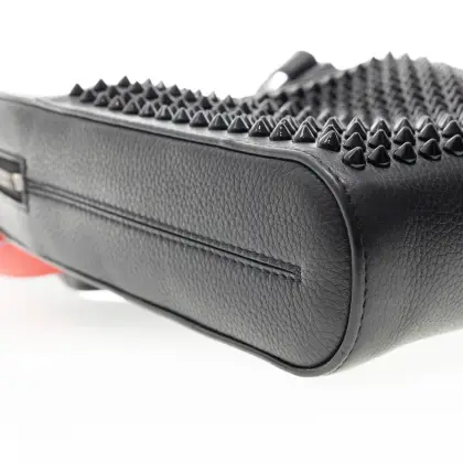 LOUBOUTIN 