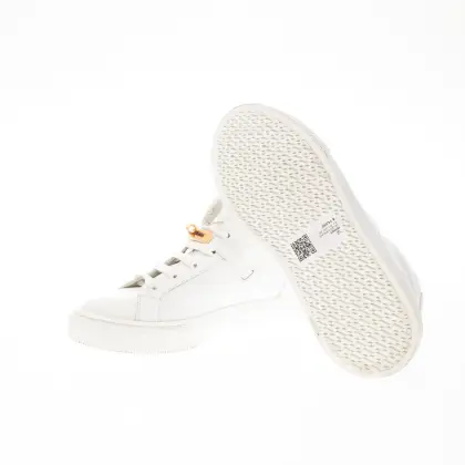 HERMES ZAPATILLAS ALTAS DE BECERRO CON HEBILLA CLáSICA KELLY, PARA UNA SILUETA URBANA Y CONTEMPORáNEA.

FABRICADO EN ITALIA