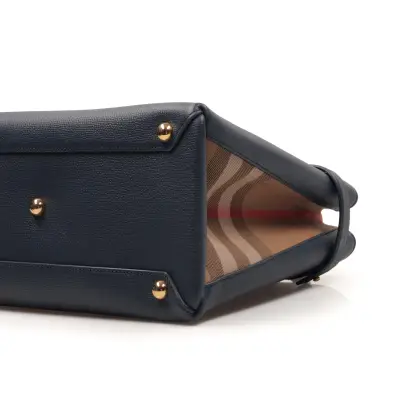 BURBERRY BANNER
