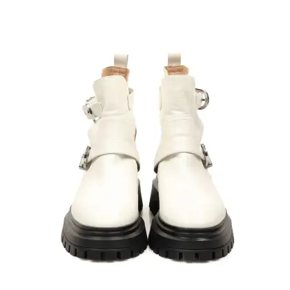 STUART WEITZMAN 
