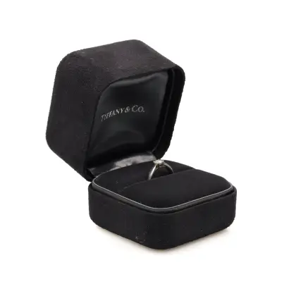 TIFFANY & CO ANILLO DE COMPROMISO .33 QT CORTE REDONDO CON CERTIFICADO