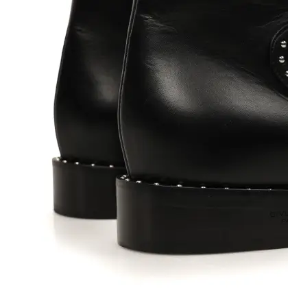 GIVENCHY 